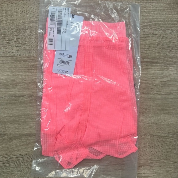 NWT Alo Yoga Game Time Short in Neon Bubblegum Pink Small - Picture 5 of 6